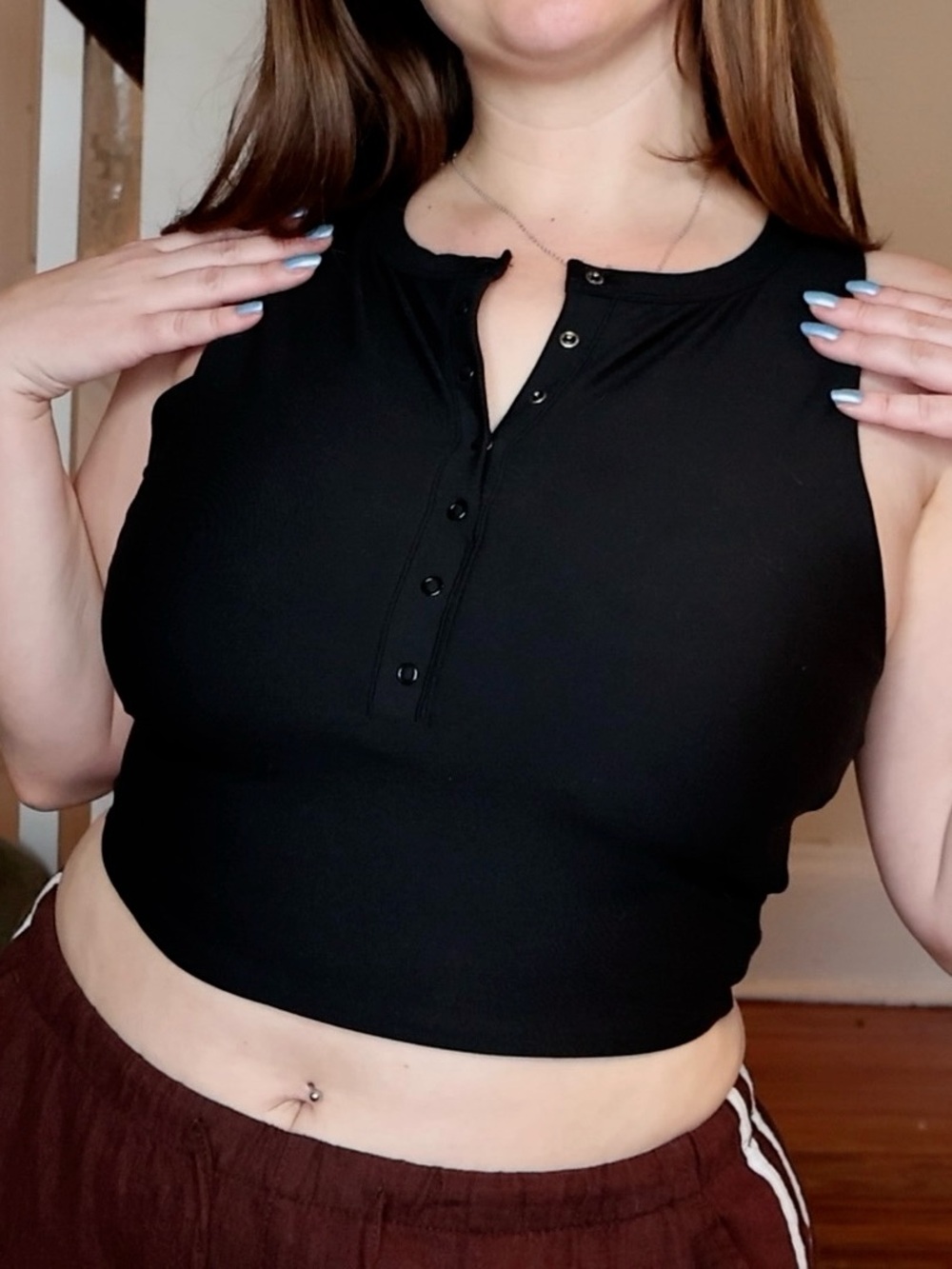 YPB Abercrombie Sleeveless Henley Crop Top - Black size Medium